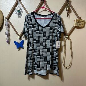Lularoe VNeck Christy Tee=large